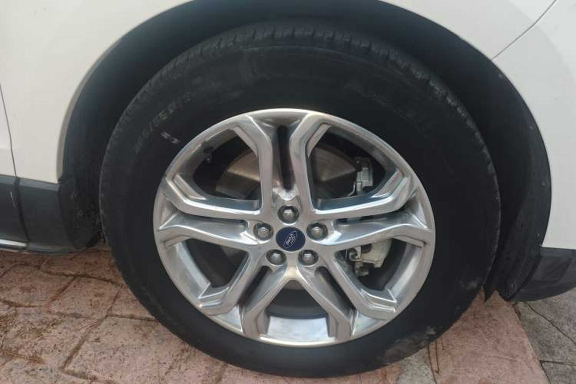 Used Ford Edge 2015 2.0T GTDi Two-Wheel-Drive High-Line Version Right Front Wheel Hub