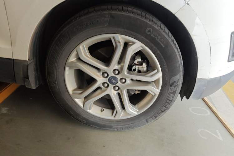 Used Ford Edge 2015 2.0T GTDi Two-Wheel-Drive High-Line Version Right Front Wheel Hub
