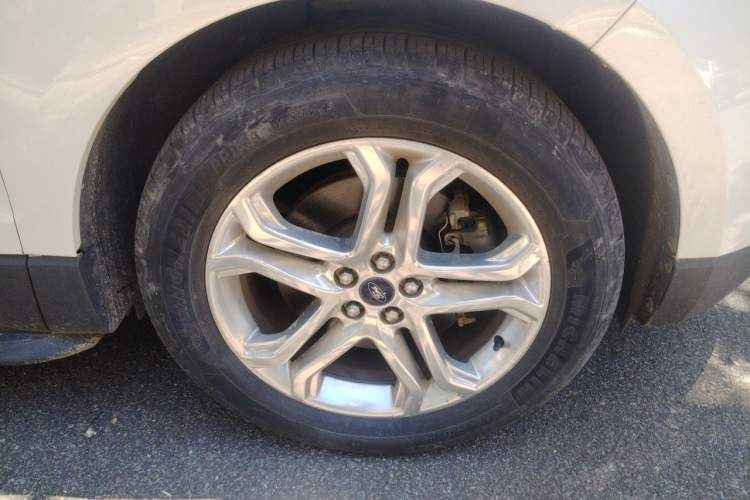 Used Ford Edge 2015 2.0T GTDi Two-Wheel-Drive High-Line Version Right Front Wheel Hub