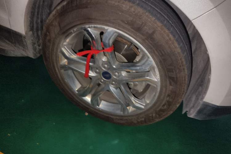 Used Ford Edge 2015 2.0T GTDi Two-Wheel-Drive High-Line Version Right Front Wheel Hub