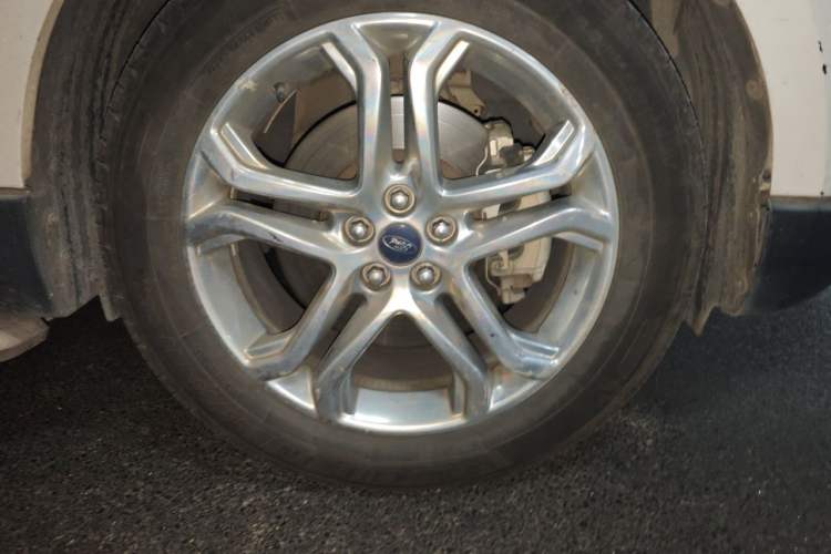 Used Ford Edge 2015 2.0T GTDi Two-Wheel-Drive High-Line Version Right Front Wheel Hub