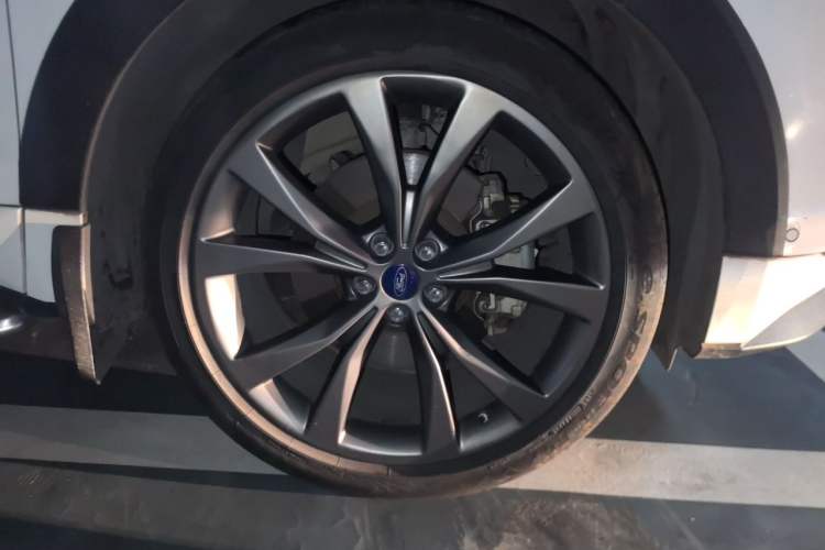 Used Ford Edge 2015 2.7T GTDi 4x4 Sporty 7-Seater Right Front Wheel Hub