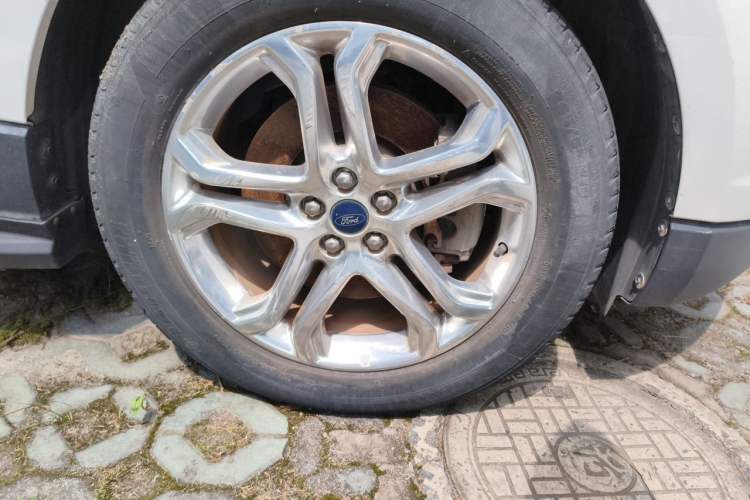 Used Ford Edge 2015 2.0T GTDi Two-Wheel-Drive High-Line Version Right Front Wheel Hub