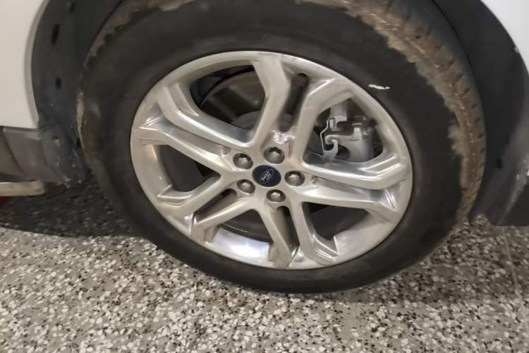 Used Ford Edge 2015 2.0T GTDi Two-Wheel-Drive High-Line Version Right Front Wheel Hub
