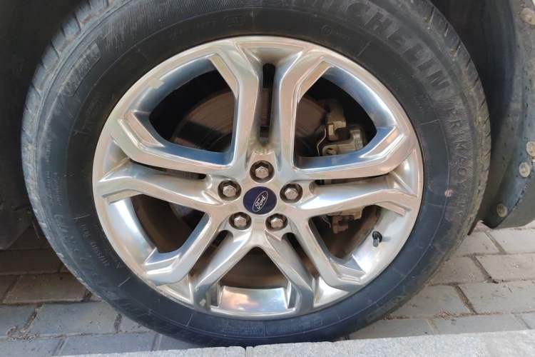 Used Ford Edge 2015 2.0T GTDi Two-Wheel-Drive High-Line Version Right Front Wheel Hub