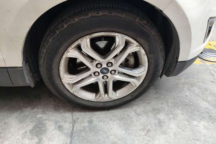 Used Ford Edge 2015 2.0T GTDi Two-Wheel-Drive High-Line Version Right Front Wheel Hub