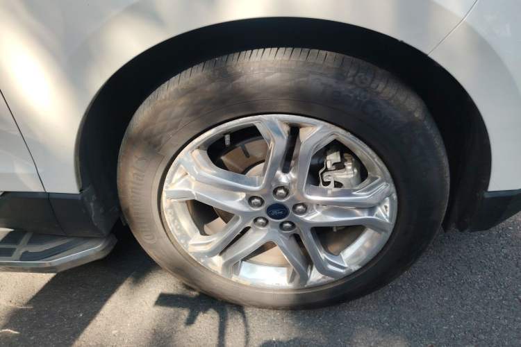 Used Ford Edge 2015 2.0T GTDi Two-Wheel-Drive High-Line Version Right Front Wheel Hub