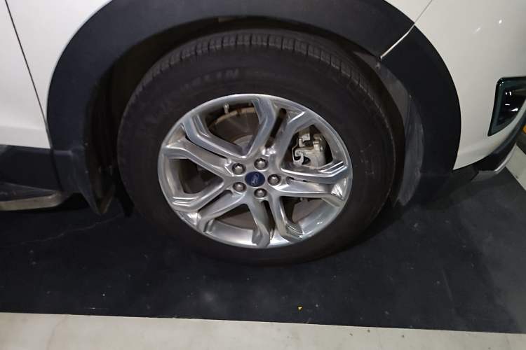 Used Ford Edge 2015 2.0T GTDi Two-Wheel-Drive High-Line Version Right Front Wheel Hub
