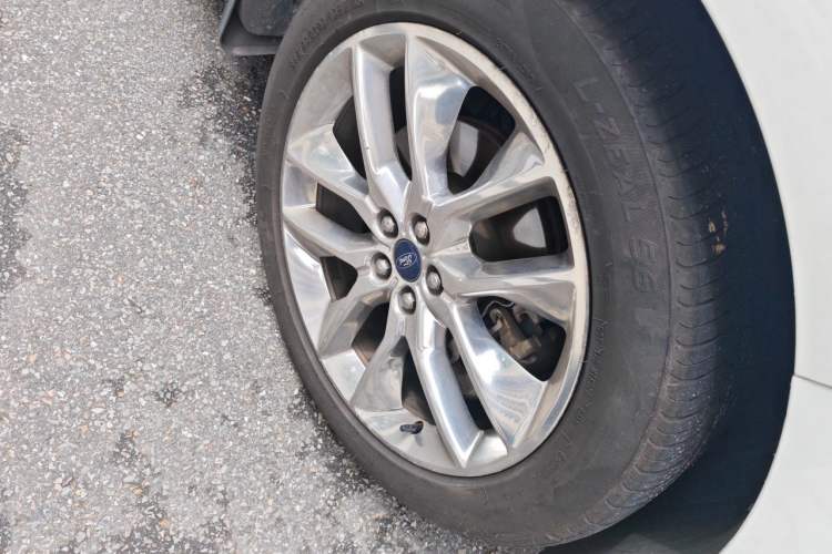 Used Ford Edge 2015 2.0T GTDi Four-Wheel Drive Prestige Model Right Front Wheel Hub