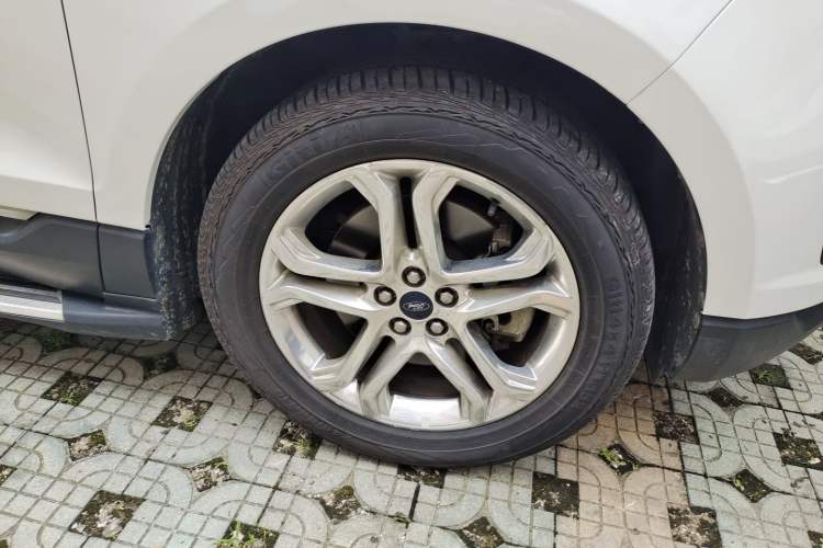 Used Ford Edge 2015 2.0T GTDi Two-Wheel-Drive High-Line Version Right Front Wheel Hub