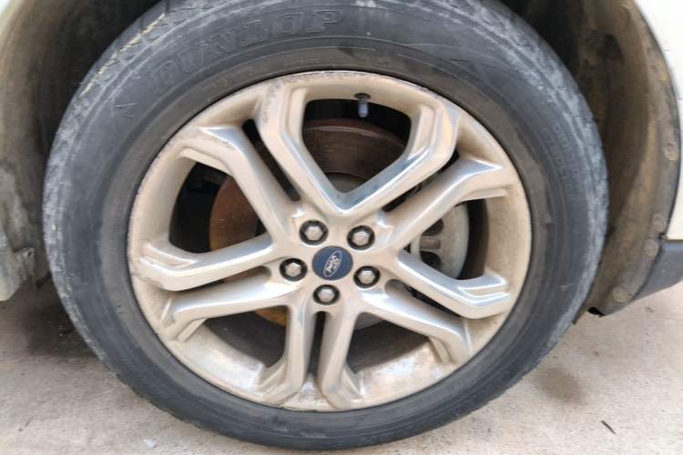Used Ford Edge 2015 2.0T GTDi Two-Wheel-Drive High-Line Version Right Front Wheel Hub