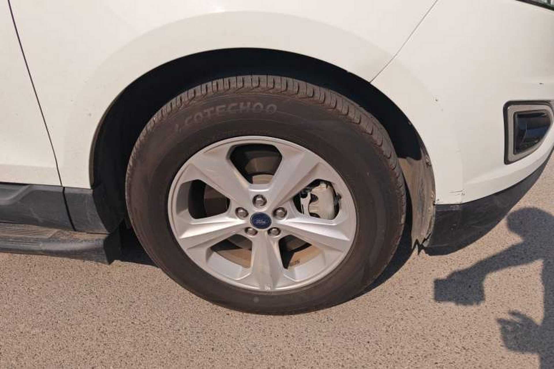 Used Ford Edge 2015 2.0T GTDi Two-Wheel-Drive Elite Edition Right Front Wheel Hub