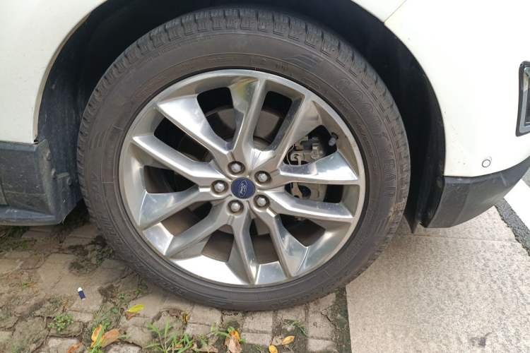 Used Ford Edge 2015 2.7T GTDi 4x4 Prestige 7-Seater Right Front Wheel Hub