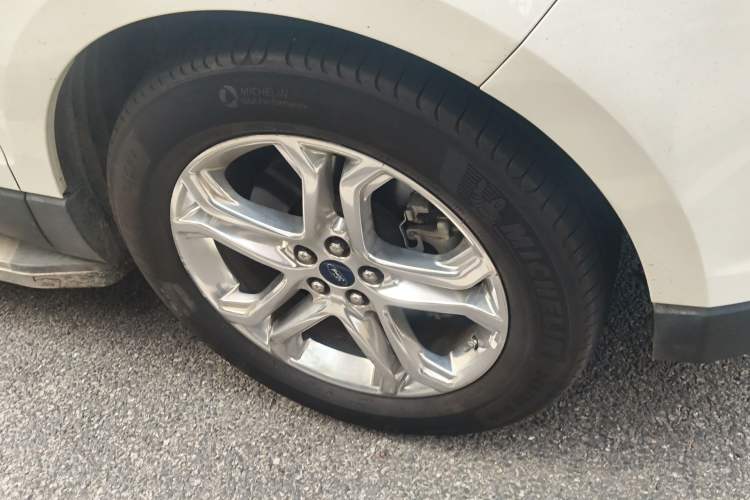 Used Ford Edge 2015 2.0T GTDi Two-Wheel-Drive High-Line Version Right Front Wheel Hub