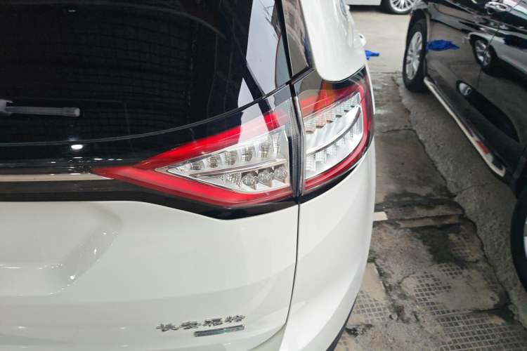 Used Ford Edge 2015 2.0T GTDi Two-Wheel-Drive Elite Edition Right Rear Taillight