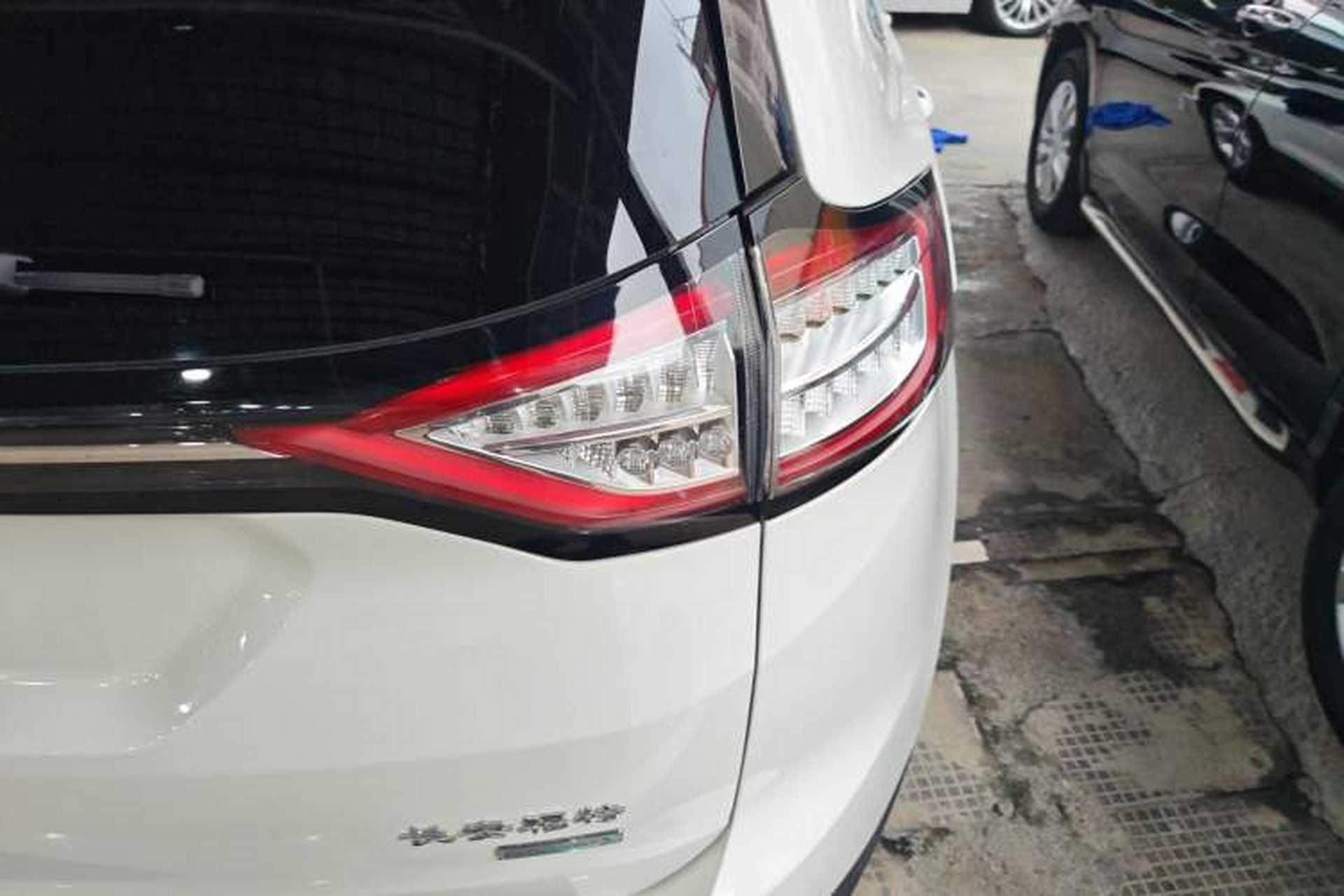 Used Ford Edge 2015 2.0T GTDi Two-Wheel-Drive Elite Edition Right Rear Taillight