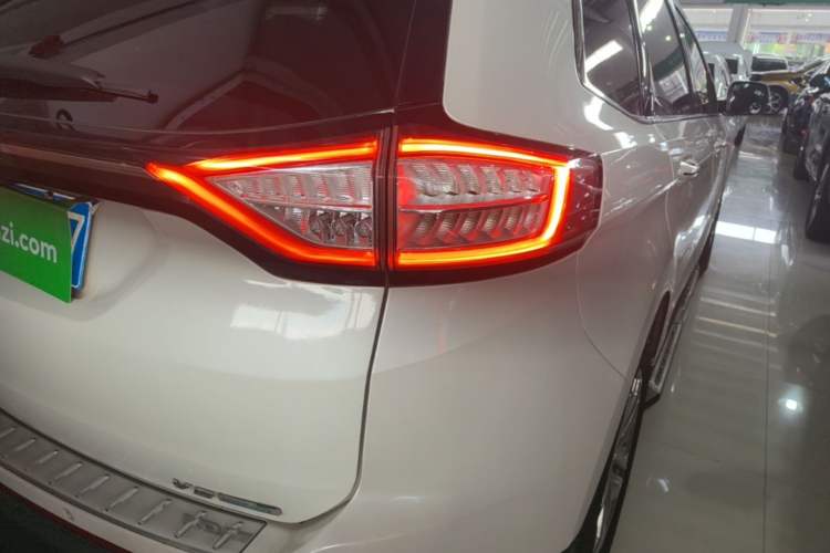 Used Ford Edge 2015 2.0T GTDi Two-Wheel-Drive High-Line Version Right Rear Taillight