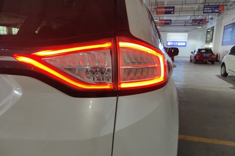 Used Ford Edge 2015 2.0T GTDi Four-Wheel Drive Prestige Model Right Rear Taillight
