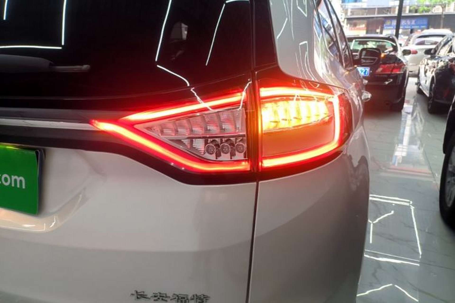 Used Ford Edge 2015 2.0T GTDi Two-Wheel-Drive High-Line Version Right Rear Taillight