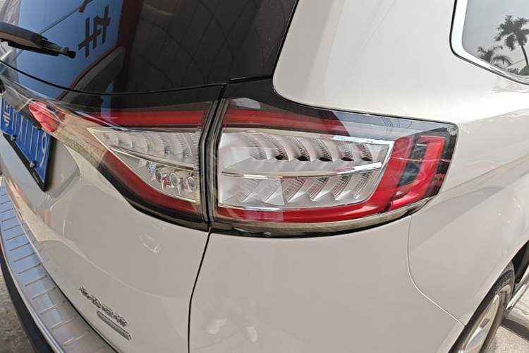 Used Ford Edge 2015 2.0T GTDi Two-Wheel-Drive Elite Edition Right Rear Taillight