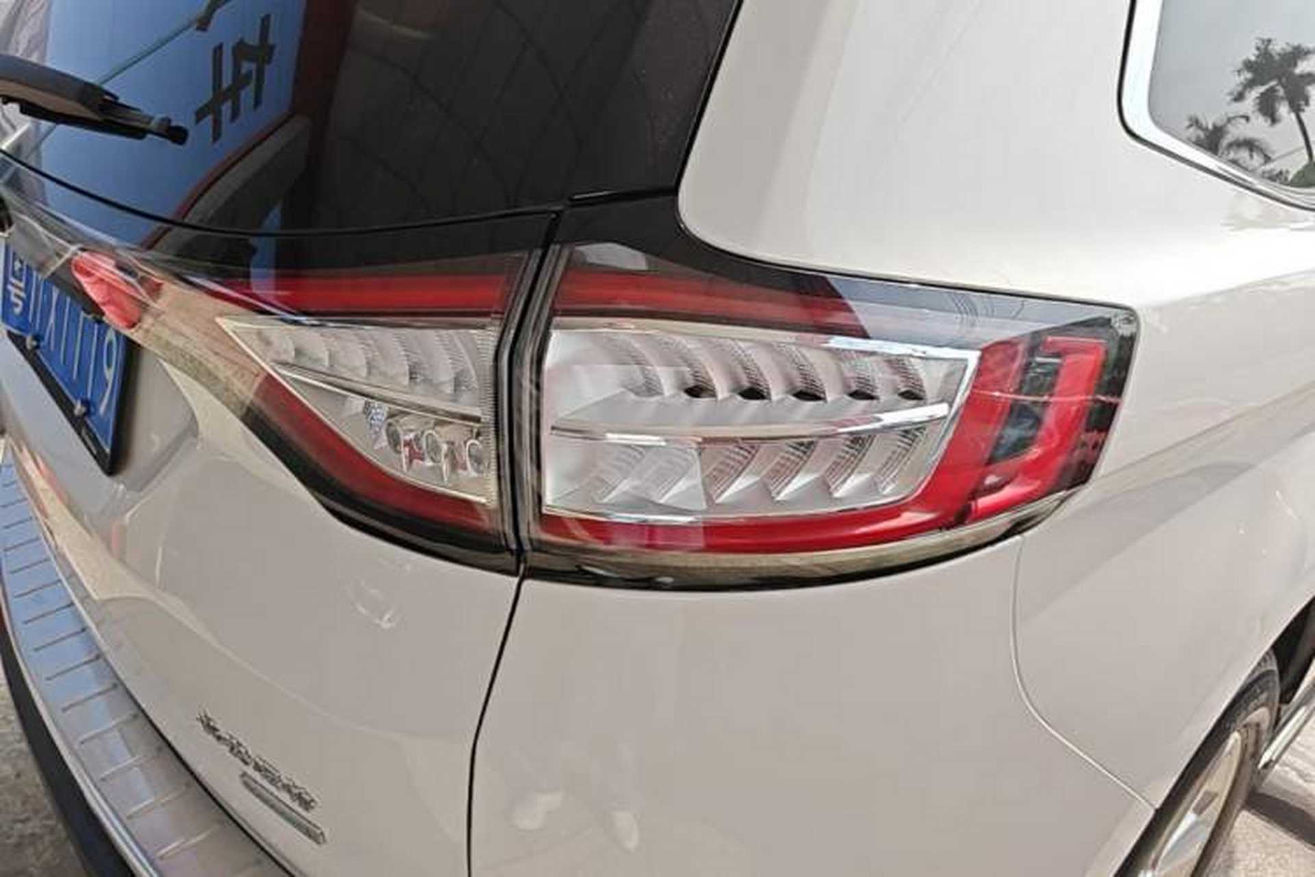 Used Ford Edge 2015 2.0T GTDi Two-Wheel-Drive Elite Edition Right Rear Taillight