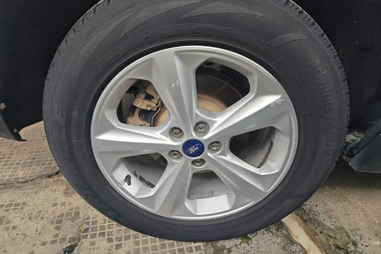 Used Ford Edge 2015 2.0T GTDi Two-Wheel-Drive Elite Edition Right Rear Wheel Hub