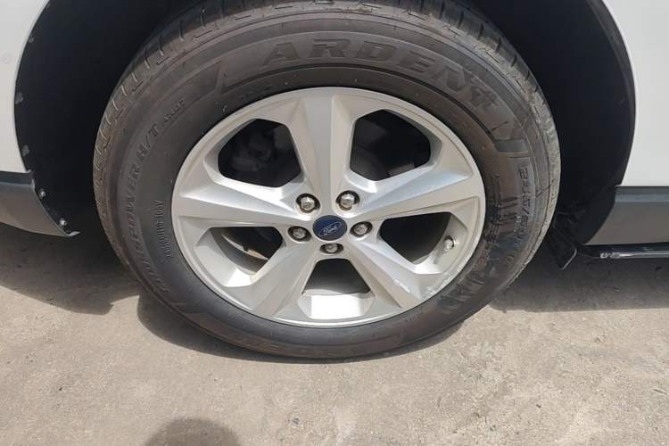Used Ford Edge 2015 2.0T GTDi Two-Wheel-Drive Elite Edition Right Rear Wheel Hub