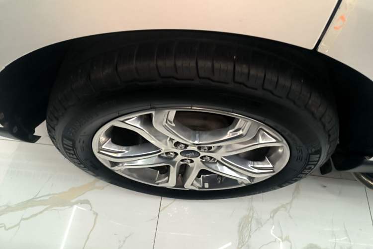 Used Ford Edge 2015 2.0T GTDi Two-Wheel-Drive High-Line Version Right Rear Wheel Hub