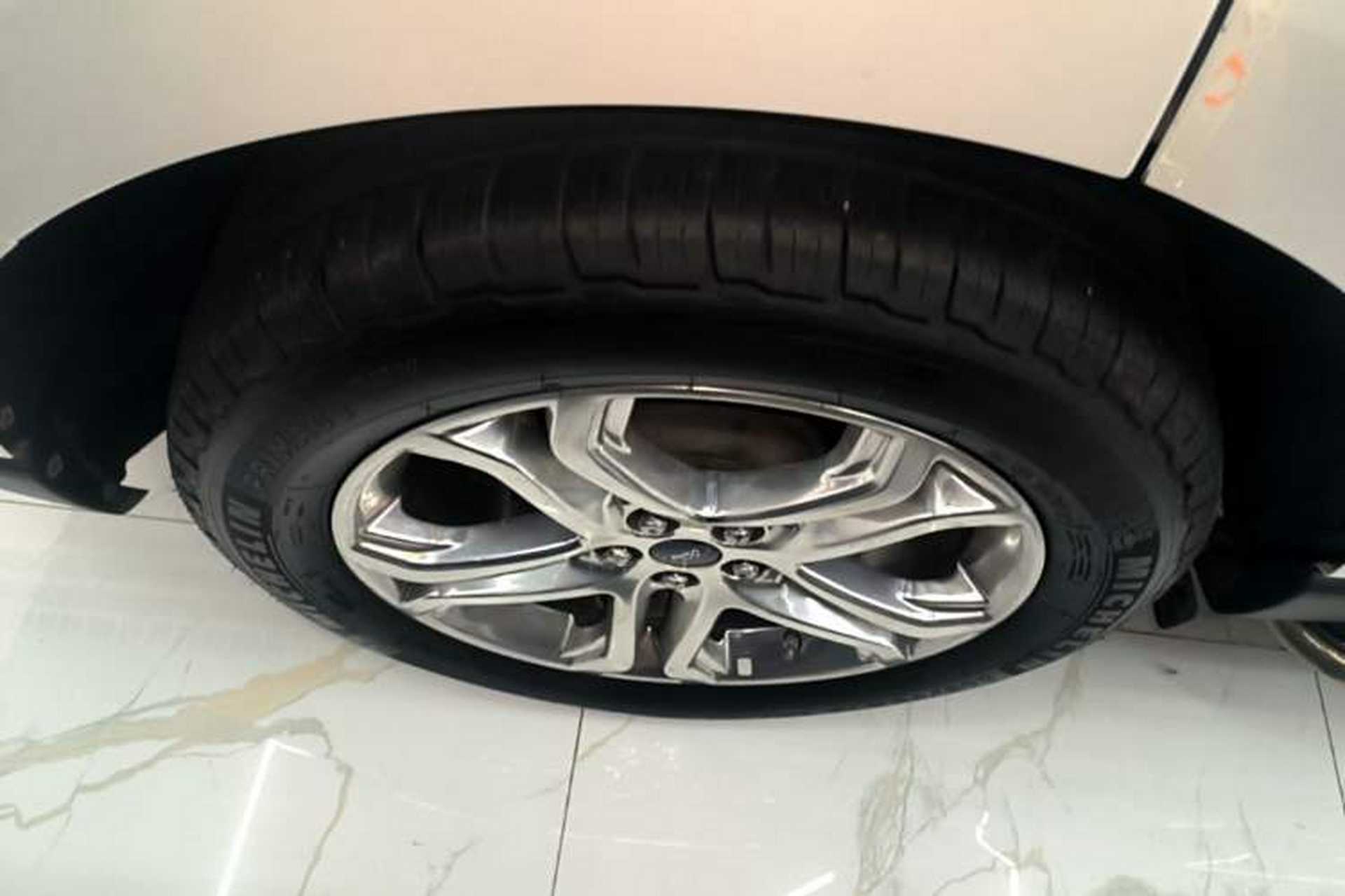 Used Ford Edge 2015 2.0T GTDi Two-Wheel-Drive High-Line Version Right Rear Wheel Hub