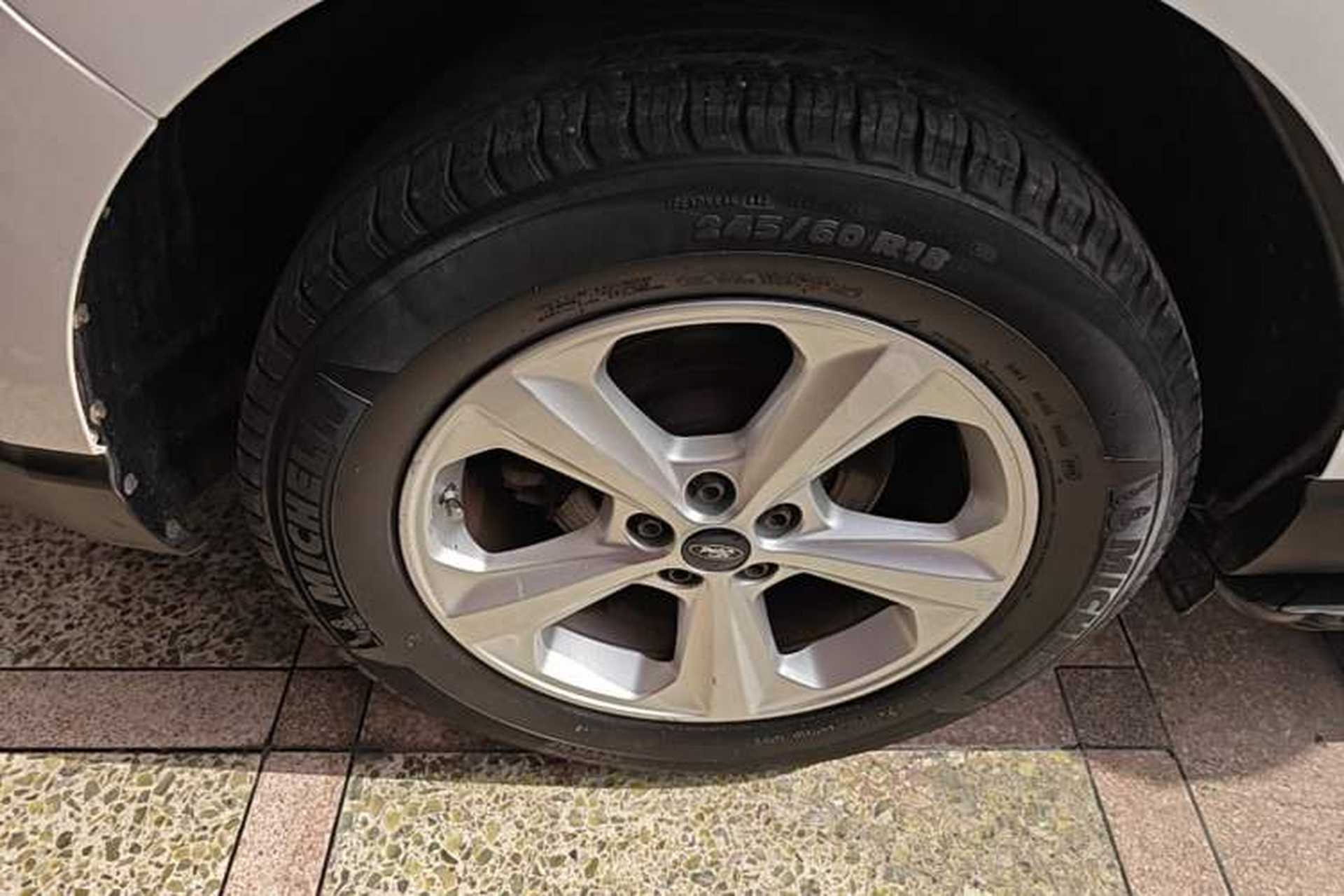 Used Ford Edge 2015 2.0T GTDi Two-Wheel-Drive Elite Edition Right Rear Wheel Hub