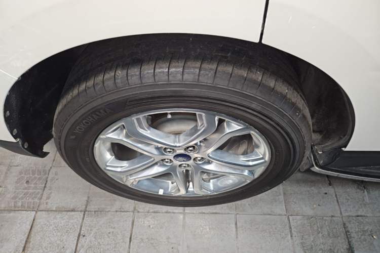 Used Ford Edge 2015 2.0T GTDi Two-Wheel-Drive High-Line Version Right Rear Wheel Hub