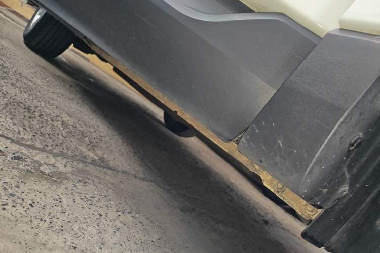 Used Ford Edge 2015 2.0T GTDi Two-Wheel-Drive Elite Edition Right Side Sill