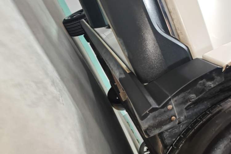 Used Ford Edge 2015 2.0T GTDi Two-Wheel-Drive High-Line Version Right Side Sill