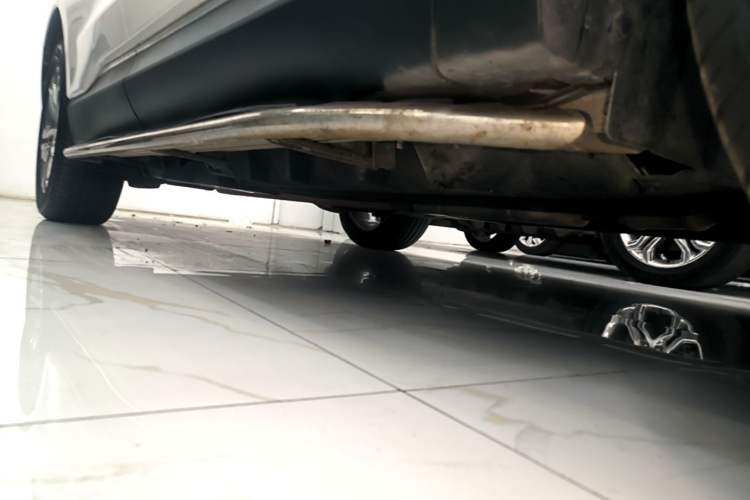 Used Ford Edge 2015 2.0T GTDi Two-Wheel-Drive High-Line Version Right Side Sill