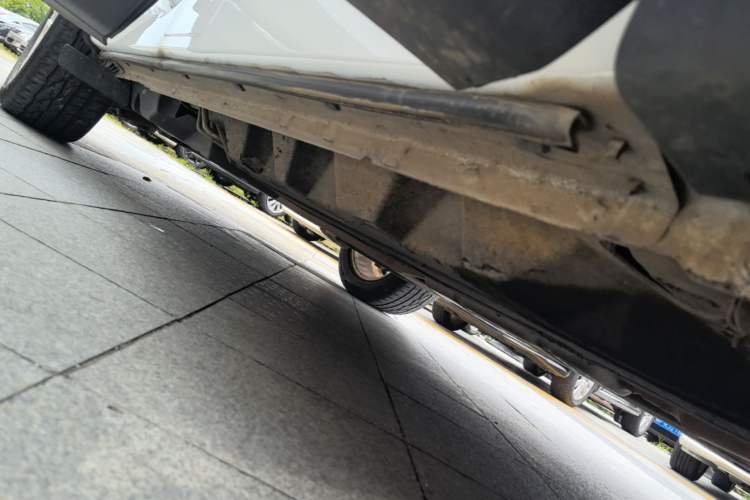 Used Ford Edge 2015 2.0T GTDi Two-Wheel-Drive High-Line Version Right Side Sill