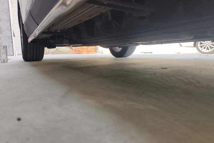 Used Ford Edge 2015 2.0T GTDi Two-Wheel-Drive High-Line Version Right Side Sill