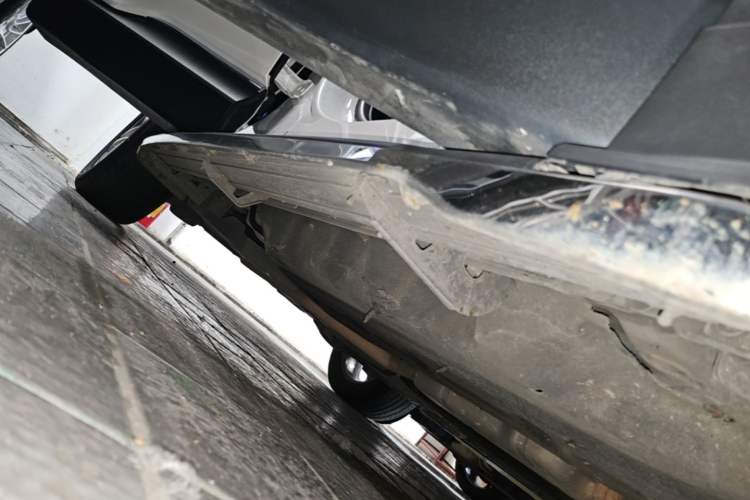 Used Ford Edge 2015 2.0T GTDi Two-Wheel-Drive High-Line Version Right Side Sill