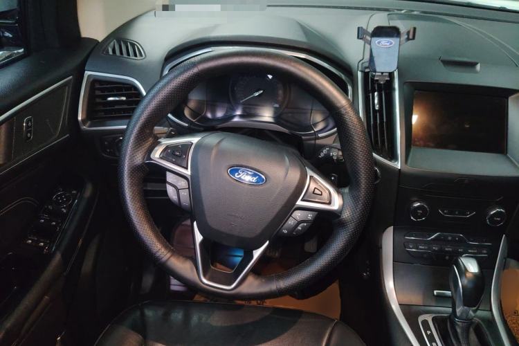 Used Ford Edge 2015 2.0T GTDi Two-Wheel-Drive High-Line Version Steering Wheel