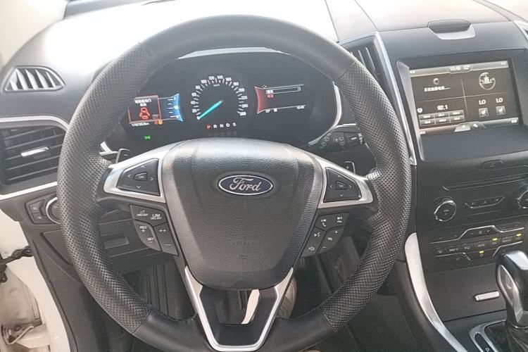 Used Ford Edge 2015 2.0T GTDi Two-Wheel-Drive High-Line Version Steering Wheel