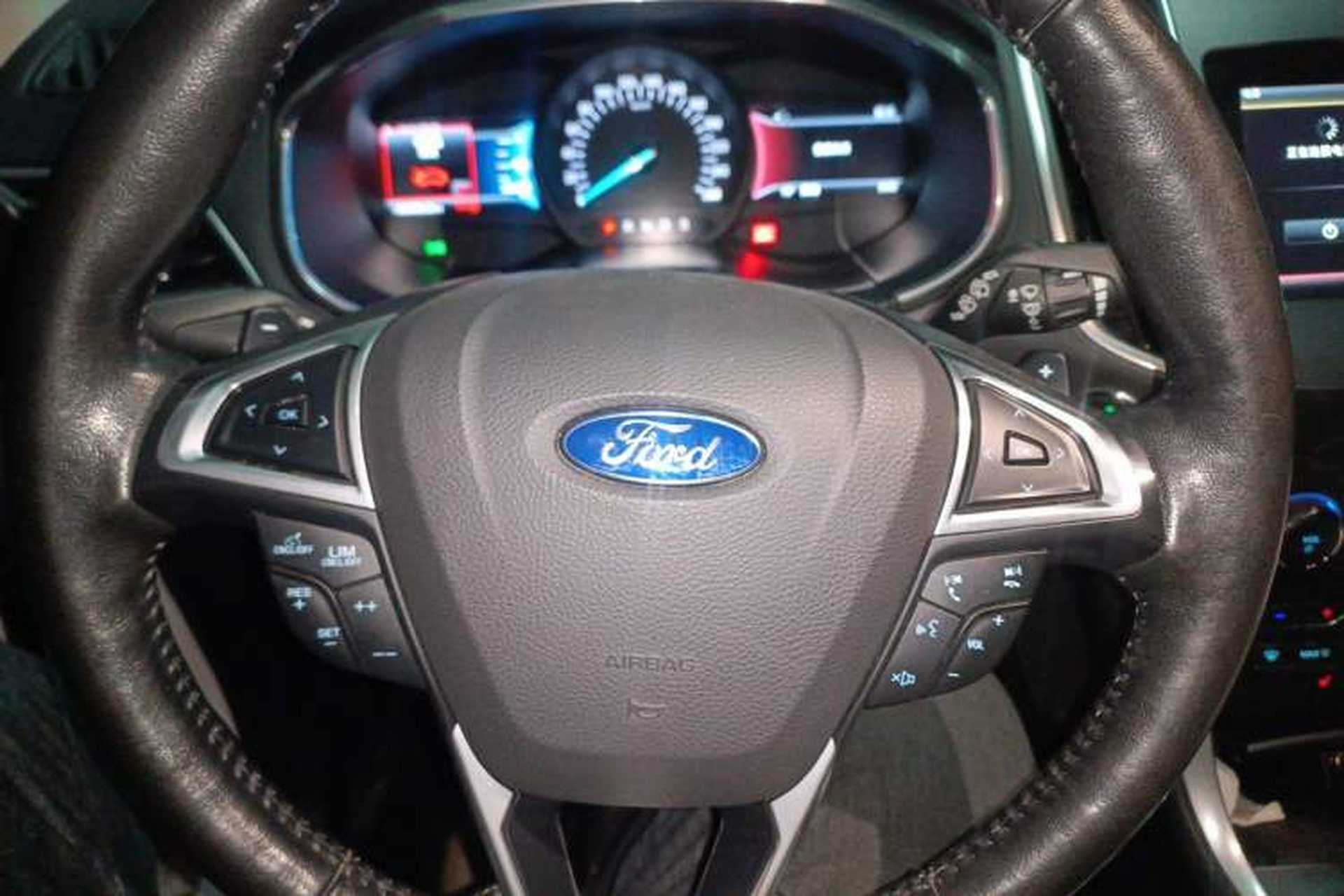 Used Ford Edge 2015 2.0T GTDi Two-Wheel-Drive High-Line Version Steering Wheel