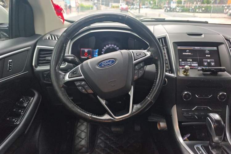 Used Ford Edge 2015 2.0T GTDi 4x4 High-Grade Model Steering Wheel