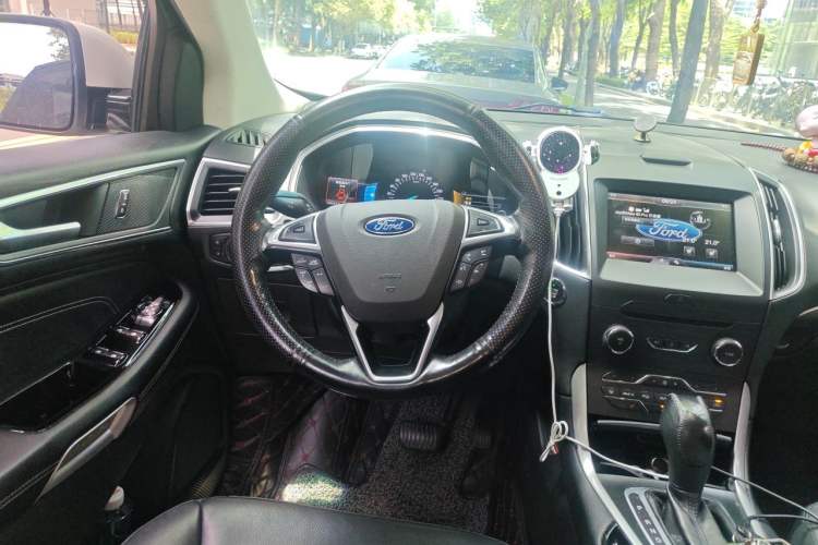 Used Ford Edge 2015 2.0T GTDi Two-Wheel-Drive High-Line Version Steering Wheel