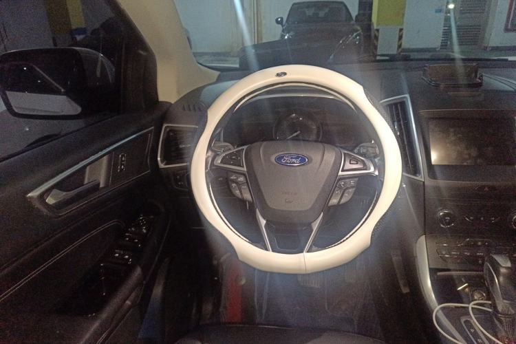Used Ford Edge 2015 2.0T GTDi Two-Wheel-Drive High-Line Version Steering Wheel