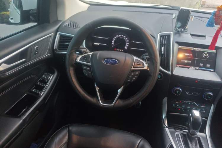 Used Ford Edge 2015 2.0T GTDi Two-Wheel-Drive High-Line Version Steering Wheel