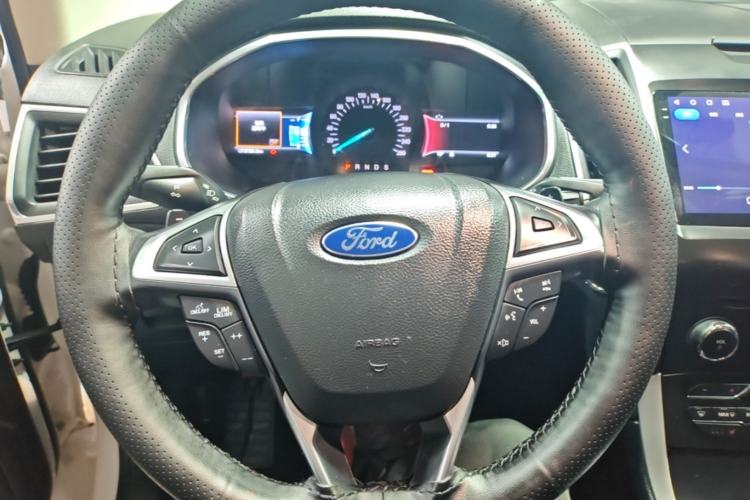 Used Ford Edge 2015 2.0T GTDi Two-Wheel-Drive High-Line Version Steering Wheel