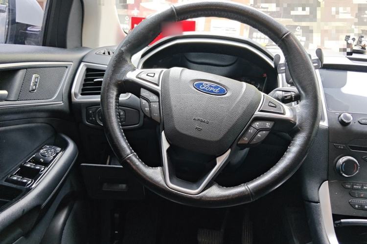 Used Ford Edge 2015 2.0T GTDi Two-Wheel-Drive Platinum Edition Steering Wheel