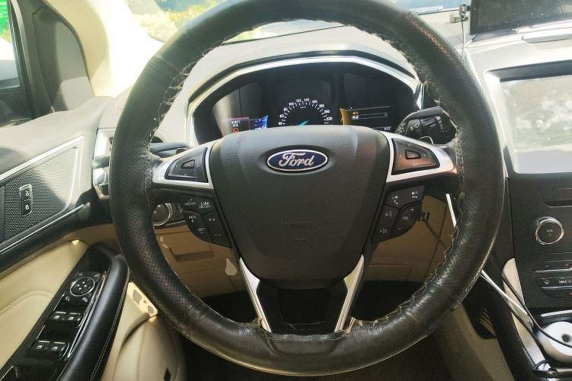 Used Ford Edge 2015 2.0T GTDi Two-Wheel-Drive High-Line Version Steering Wheel