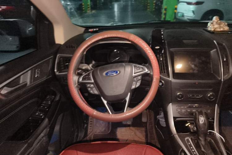 Used Ford Edge 2015 2.0T GTDi Two-Wheel-Drive High-Line Version Steering Wheel