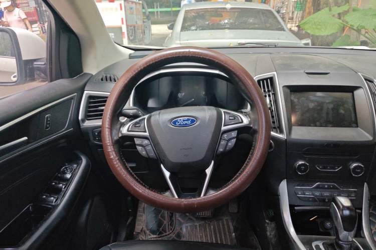 Used Ford Edge 2015 2.0T GTDi 4x4 High-Grade Model Steering Wheel
