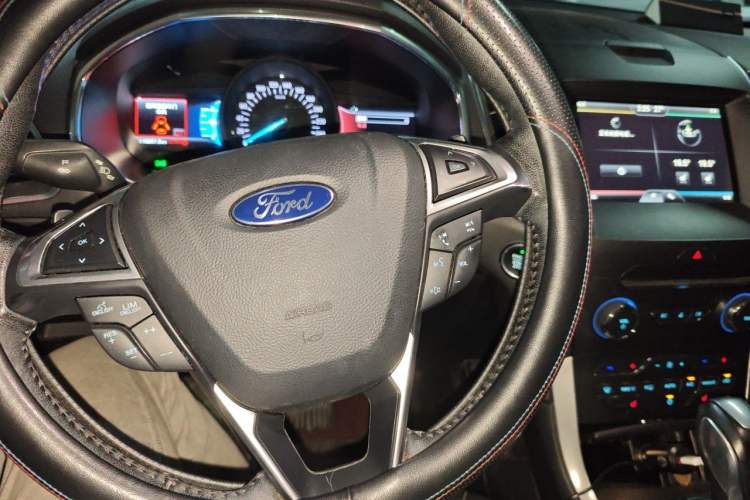 Used Ford Edge 2015 2.0T GTDi Two-Wheel-Drive High-Line Version Steering Wheel